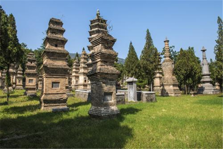 少林寺、龙门石窟、云台山两日游 （嵩山少林寺龙门石窟图片）