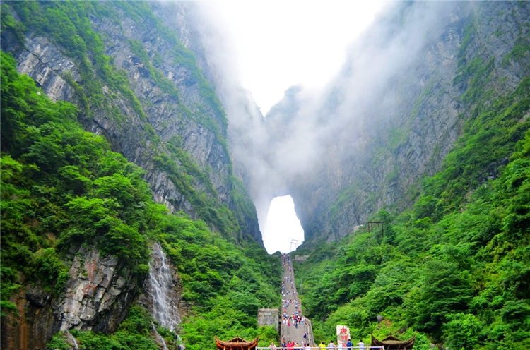 国色天湘-张家界/袁家界/天子山/金鞭溪、天门山（玻璃栈道）、凤凰古城/芙蓉镇/张家界千古情/苗寨/双飞5日游-第1张图片-河南中青旅行社【官方网站】-郑州旅行社-河南中青旅官网-河南旅行社-河南出发-郑州出发，0371-88881500