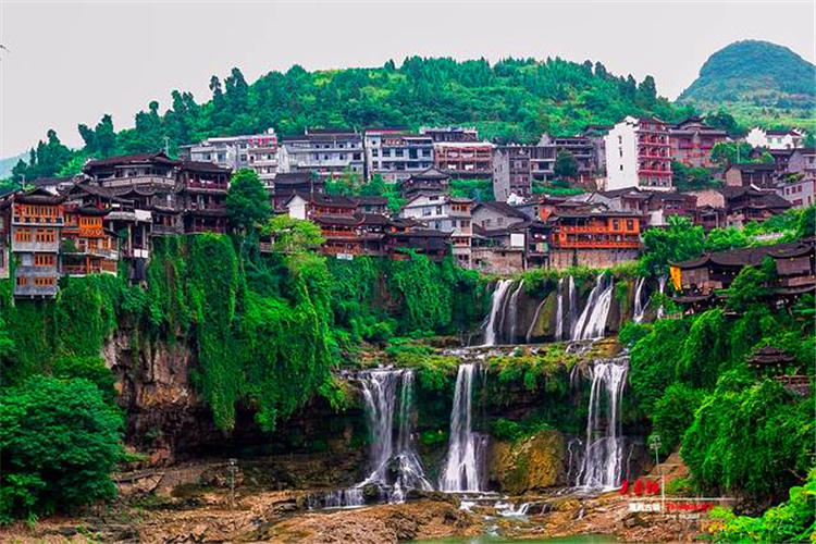 国色天湘-张家界/袁家界/天子山/金鞭溪、天门山（玻璃栈道）、凤凰古城/芙蓉镇/张家界千古情/苗寨/双飞5日游-第2张图片-河南中青旅行社【官方网站】-郑州旅行社-河南中青旅官网-河南旅行社-河南出发-郑州出发，0371-88881500